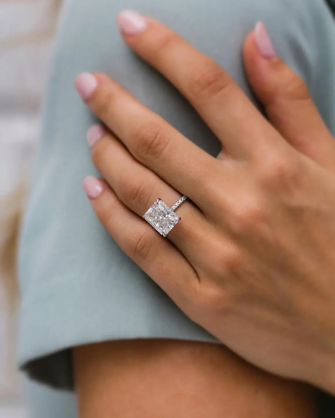 Diamantring med strålande skärning