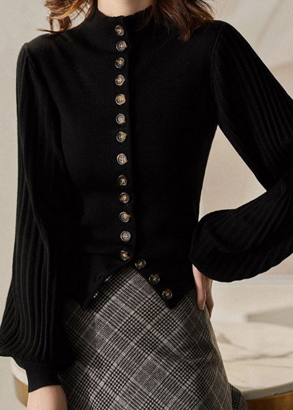 Grå Stickad Topp med Ståkrage och Lanternärm 3