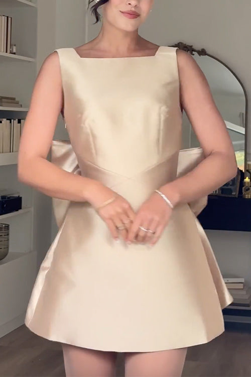 Kvinnors Mini Klänning Rygglös med Bågknut 4