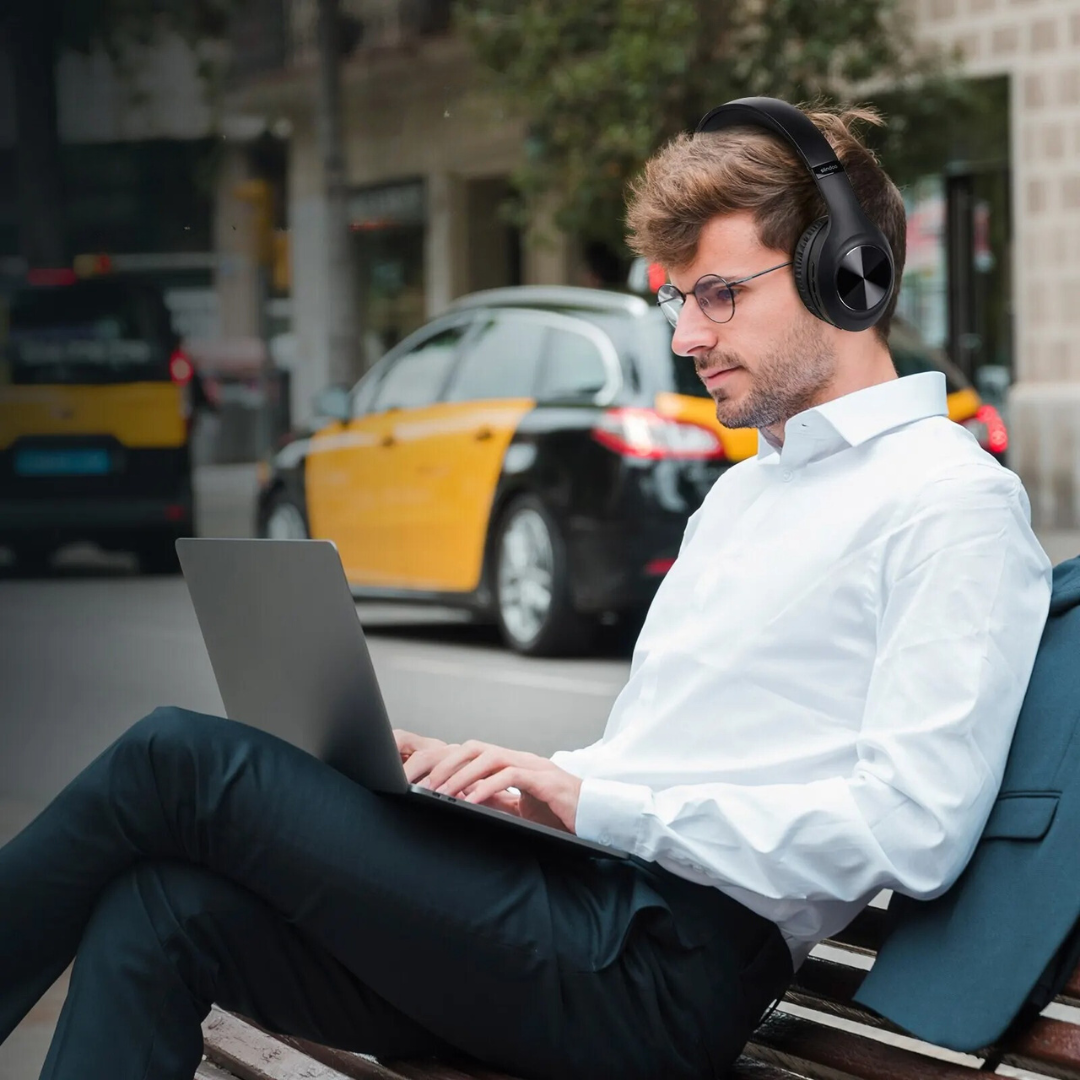 Vikbara trådlösa over ear-hörlurar