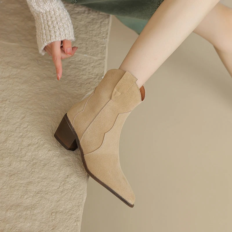 Ankelstövlar med spetsig tå med kil