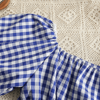 Klänning med fyrkantig krage för kvinnor