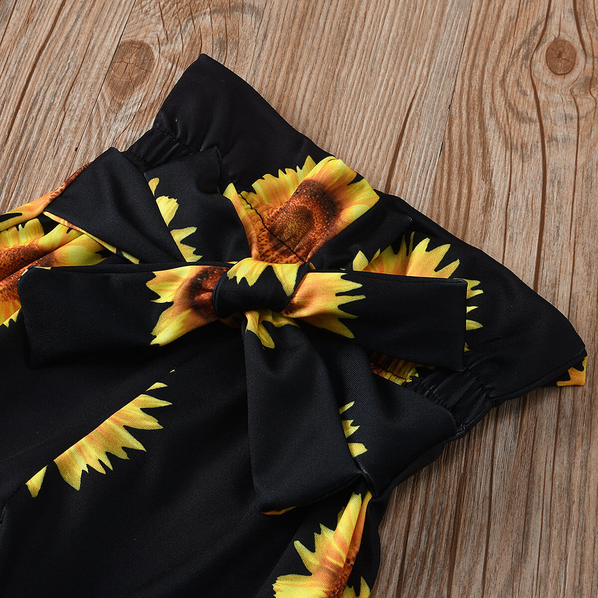 Set med baby solrosor