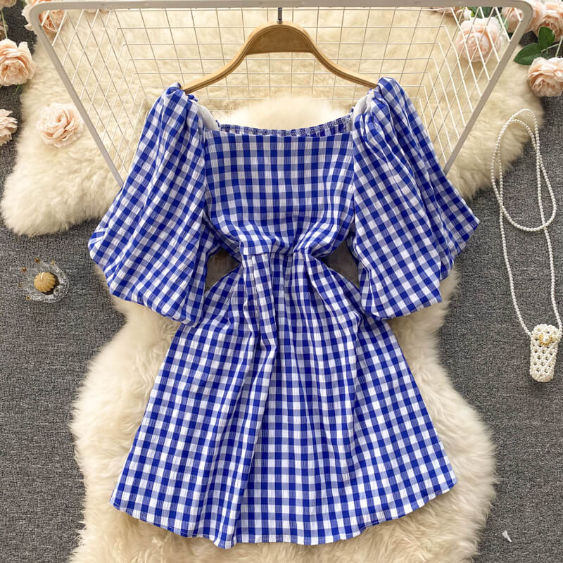 Klänning med fyrkantig krage för kvinnor