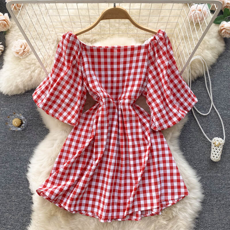 Klänning med fyrkantig krage för kvinnor