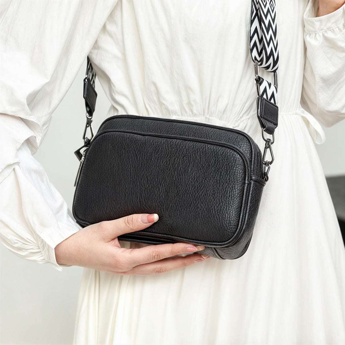 Crossbody-väska i läder av hög kvalitet - 22x15x8 cm