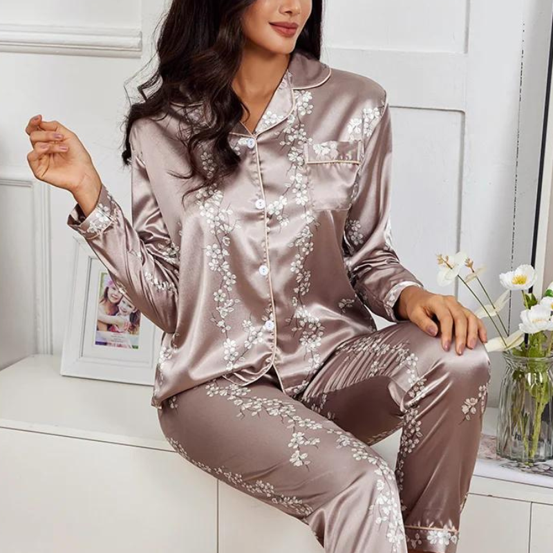 Elegant långärmad pyjamas för kvinnor