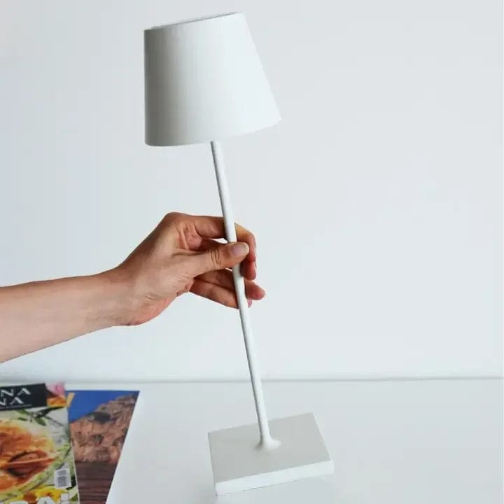 Bordslampa med Minimalistisk Design och Röststyrning 11
