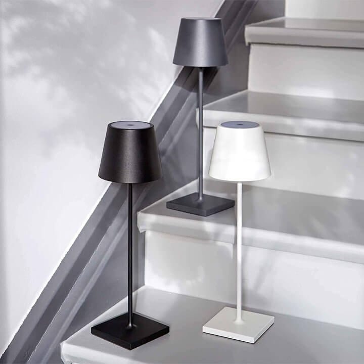 Bordslampa med Minimalistisk Design och Röststyrning 2