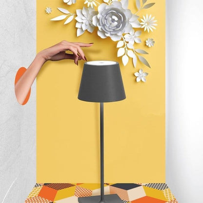 Bordslampa med Minimalistisk Design och Röststyrning 4
