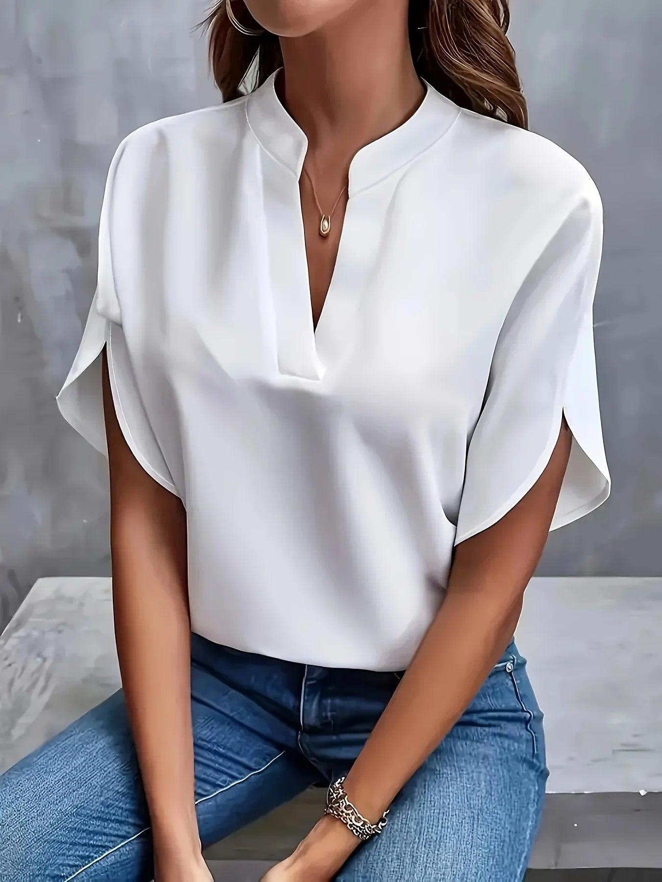 Dam Blus med Skräddarsydd Design och V-ringning 1