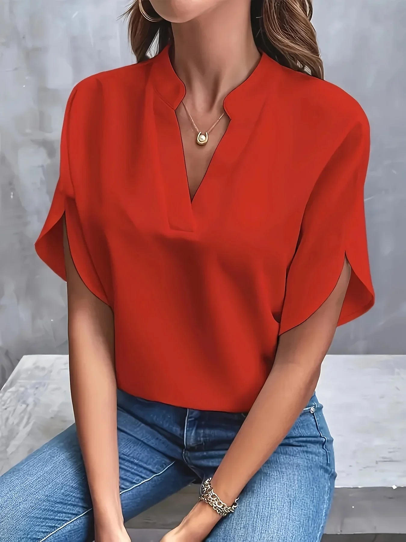 Dam Blus med Skräddarsydd Design och V-ringning 4