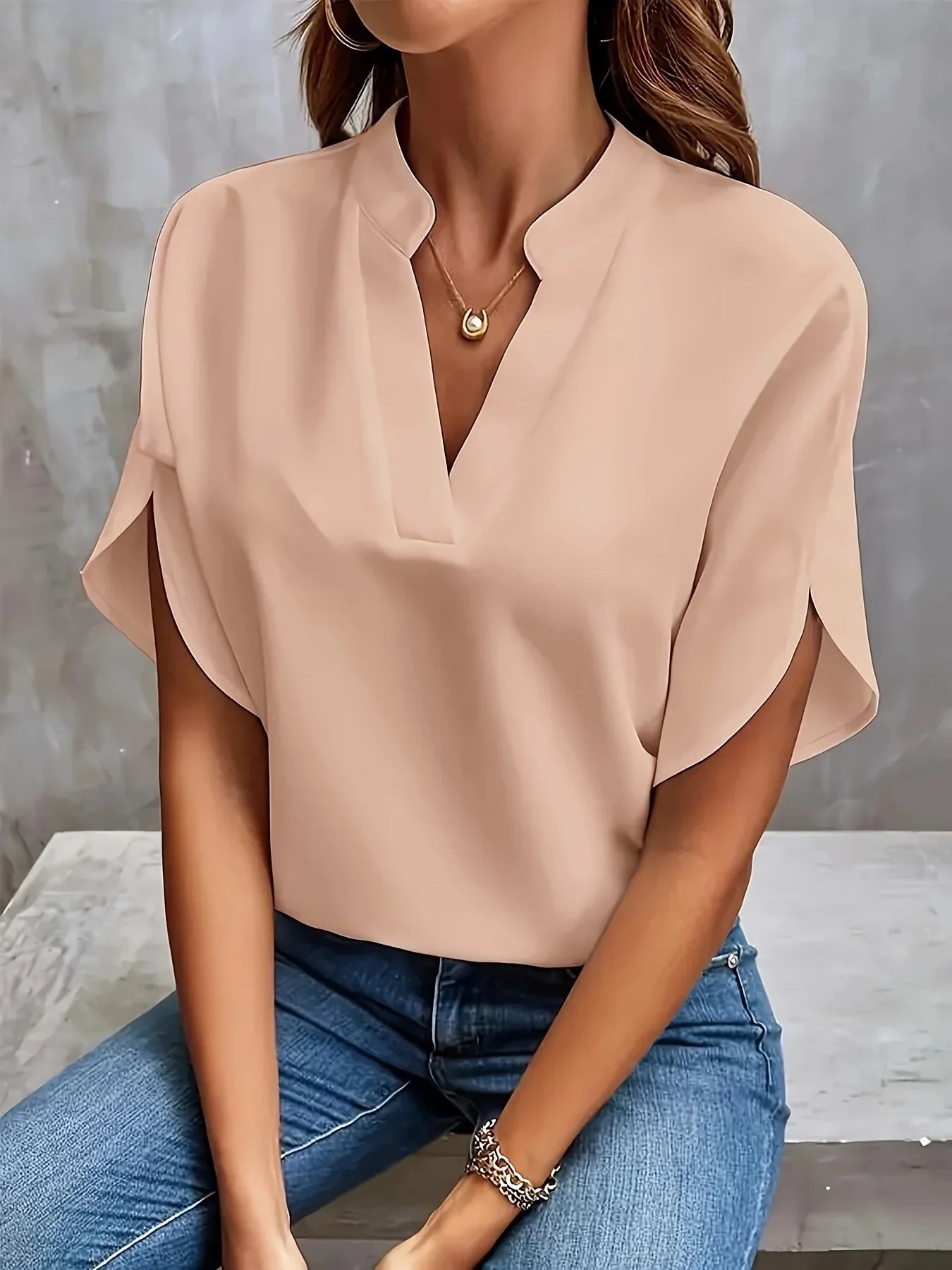 Dam Blus med Skräddarsydd Design och V-ringning 5