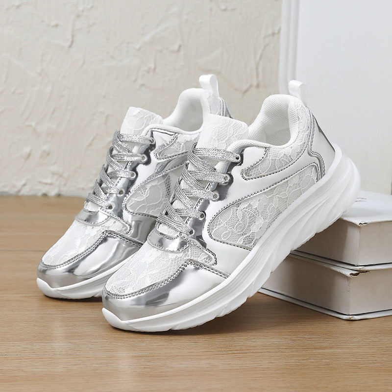 Dam Sneakers Glänsande Design med Spetsdetaljer och Vadderad Innersula 2