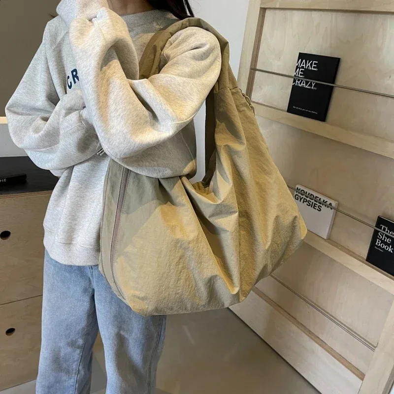 Dam Tote Bag Minimalist Design Flexibelt Material 3