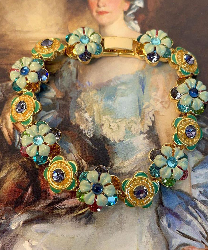Damarmband med blommönster och kedjedetaljer 1