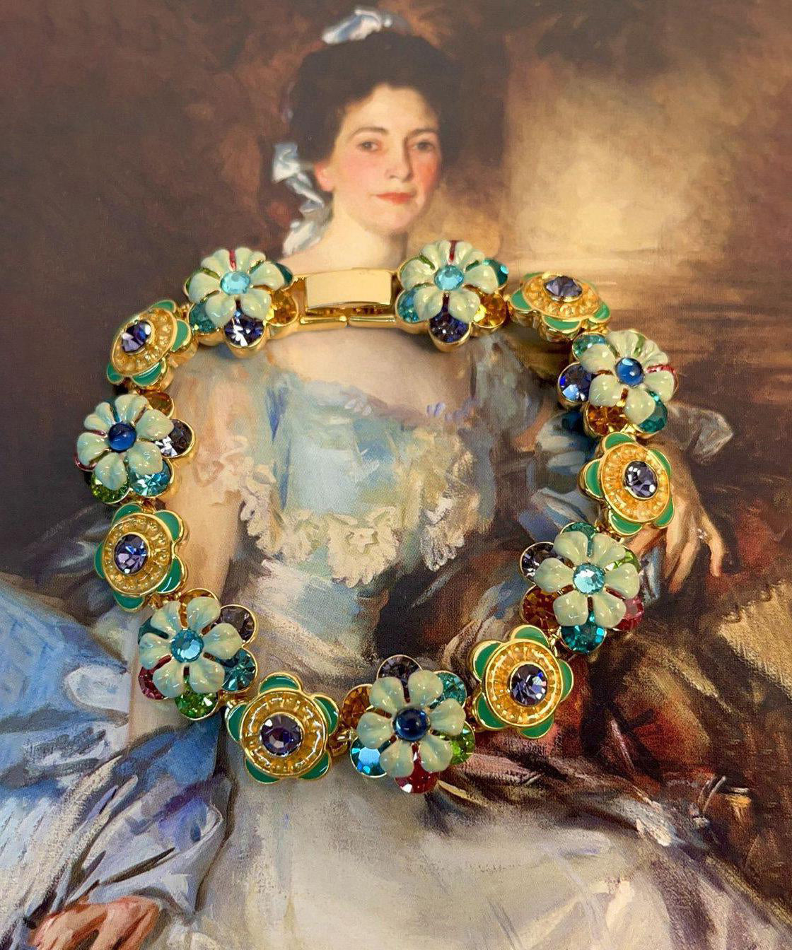 Damarmband med blommönster och kedjedetaljer 2