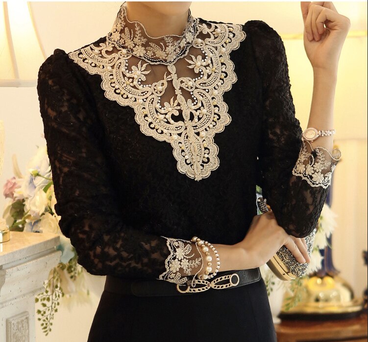 Damblus med Broderi och Meshpaneler 1