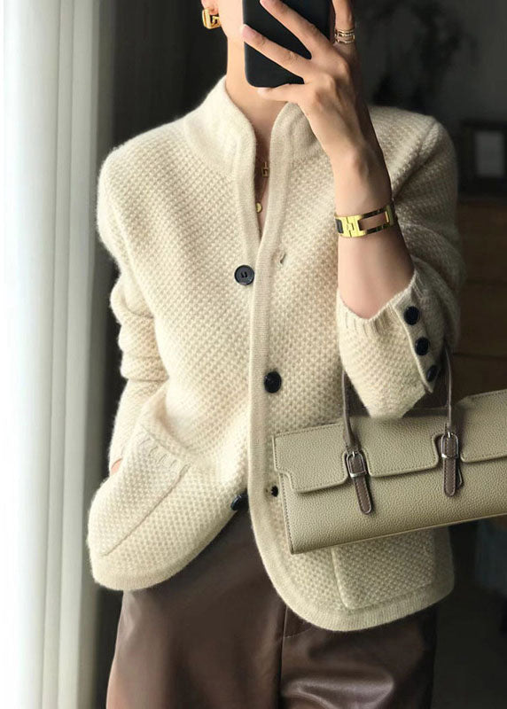 Damens Cardigan i Beige med Ståkrage och Knappdesign 0