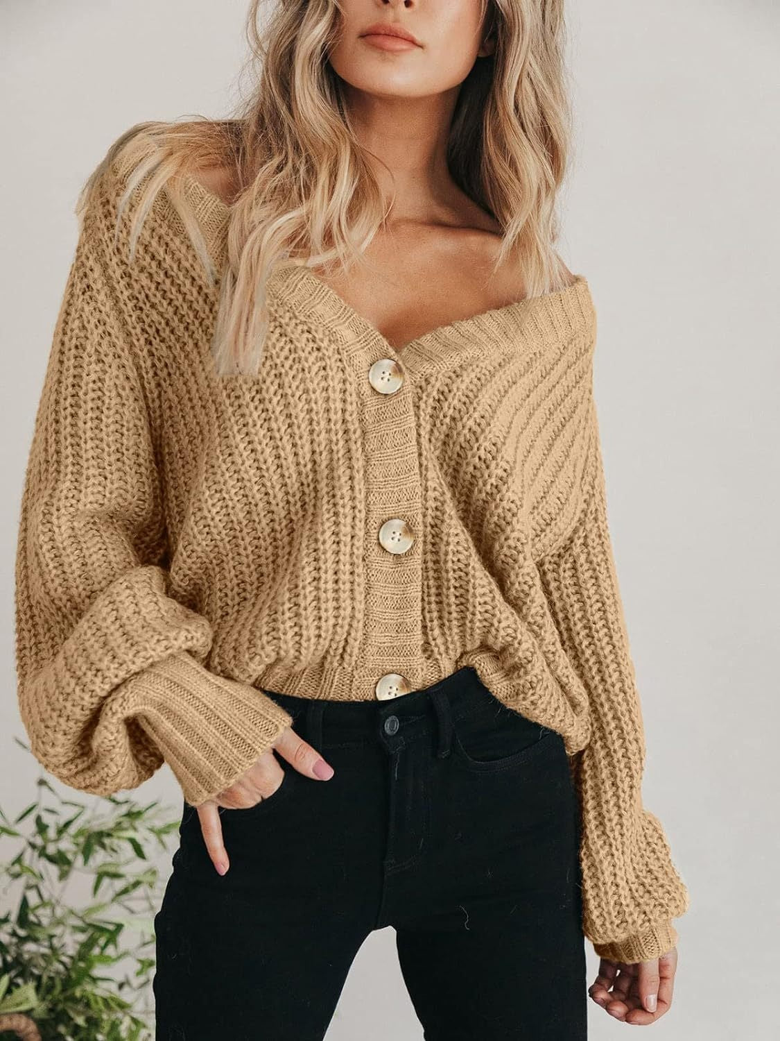 Damens Långärmad Cardigan med Knäppning i Chunky Stickad Design 1
