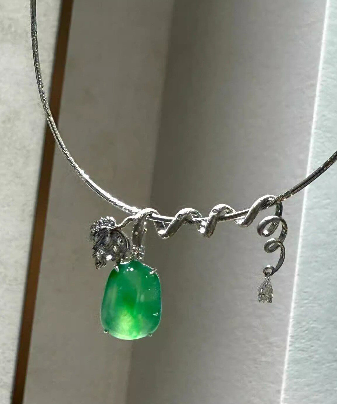 Damhalsband Kort Stilrent med Jade och Zirkon 1