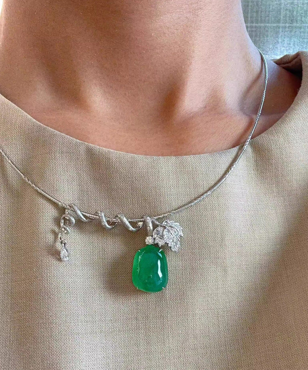 Damhalsband Kort Stilrent med Jade och Zirkon 4