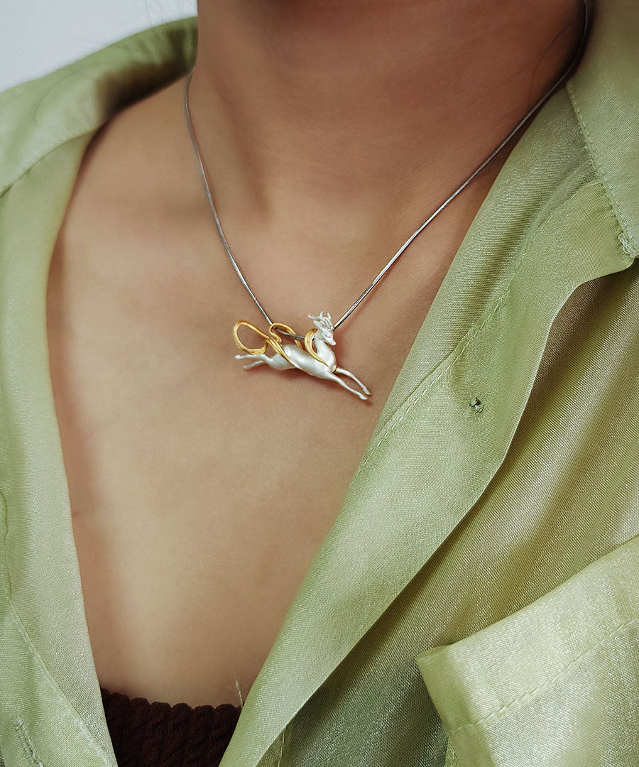 Damhalsband med niofärgat hjorthänge i sterling silver 3