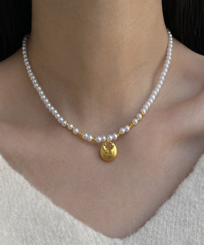 Damhalsband med turkos hänge och koppardetaljer 1