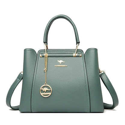 Damhandväska Rymlig med Gulddetaljer och Två Bäralternativ 12