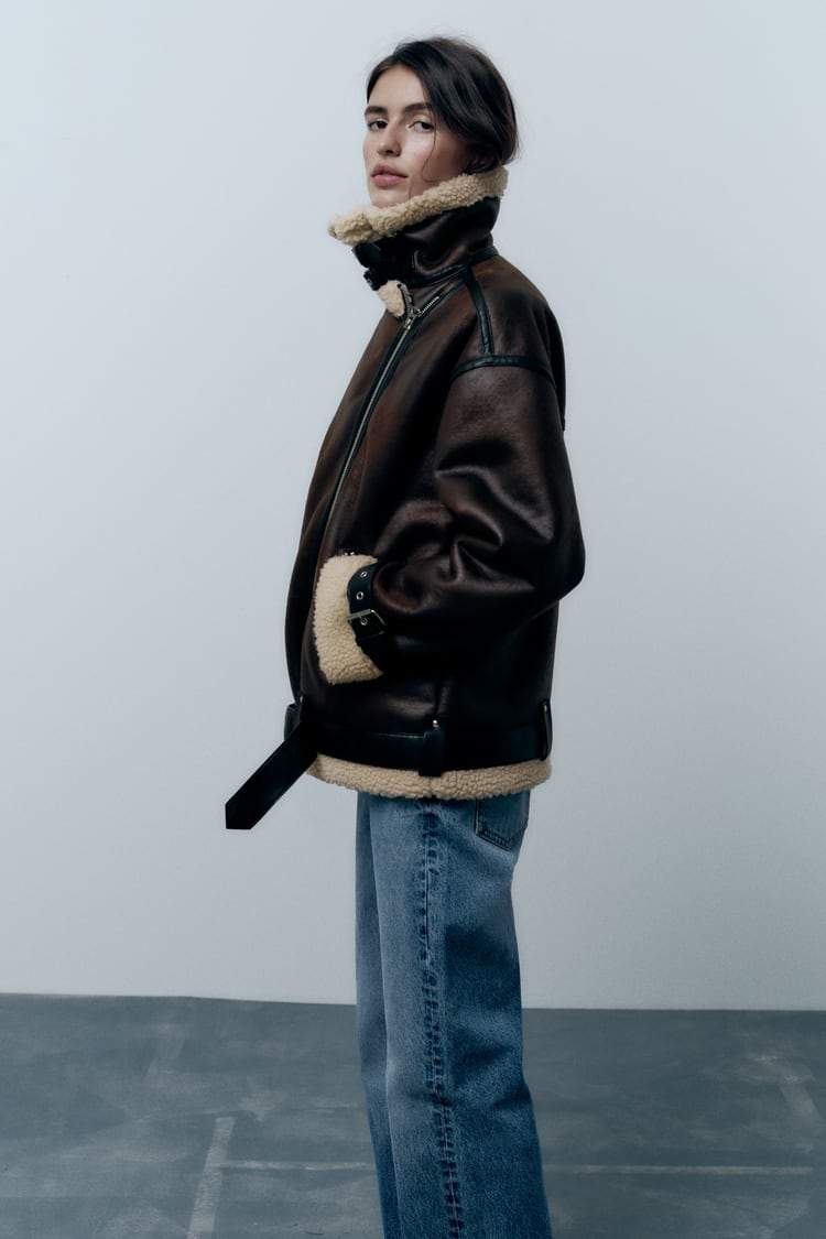 Damjacka med Revers i Konstmaterial 2