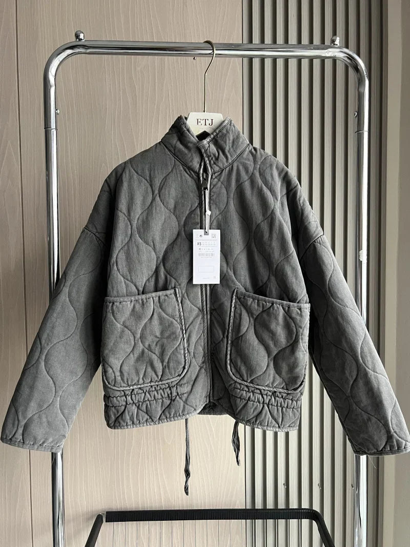 Damjacka med fickdetaljer och stilren design 6