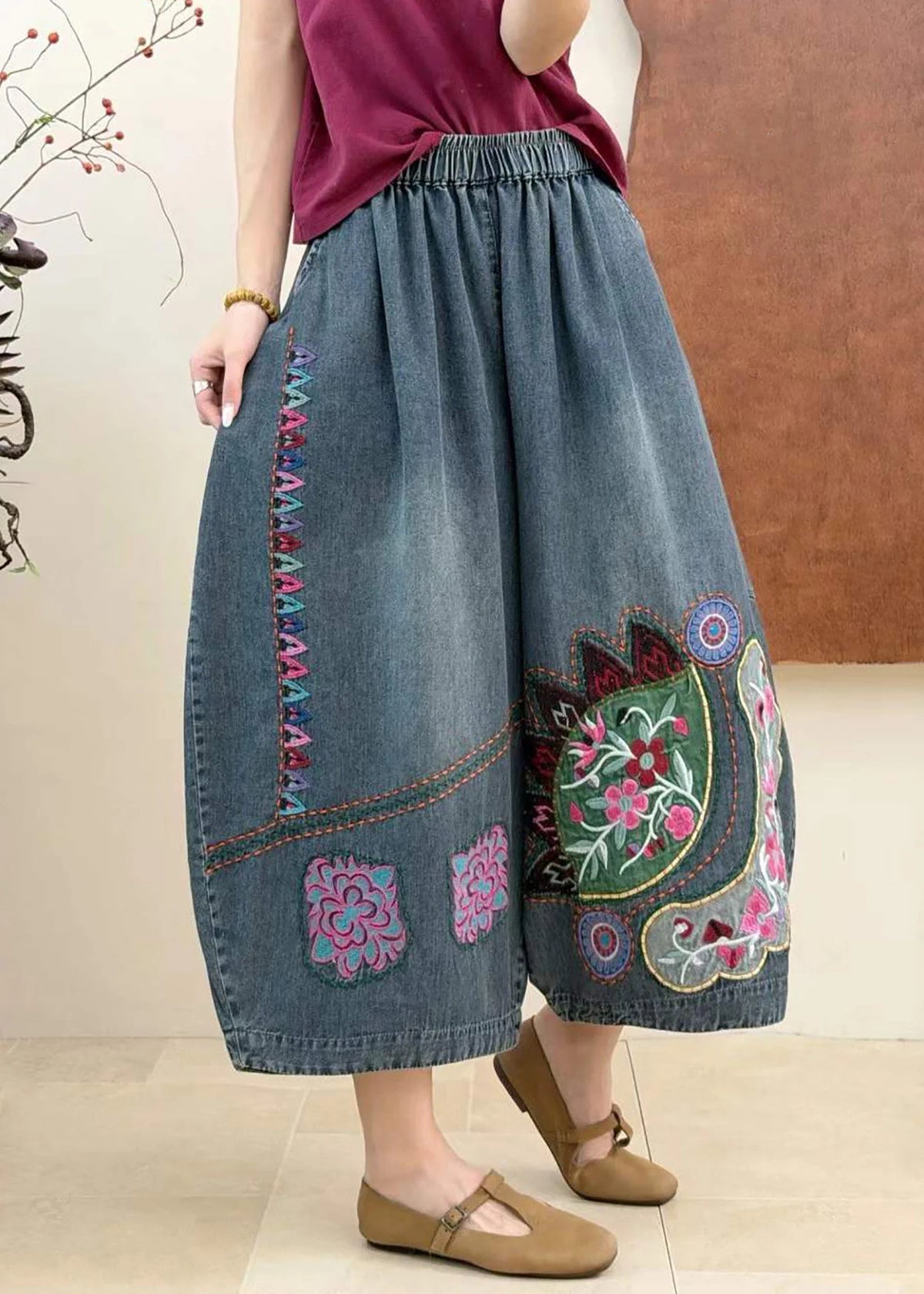 Damjeans med broderad design och resårmidja 1