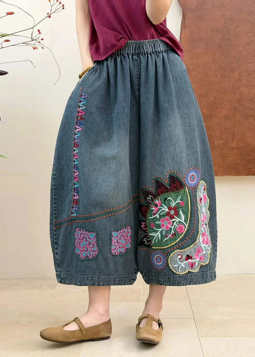 Damjeans med broderad design och resårmidja 2