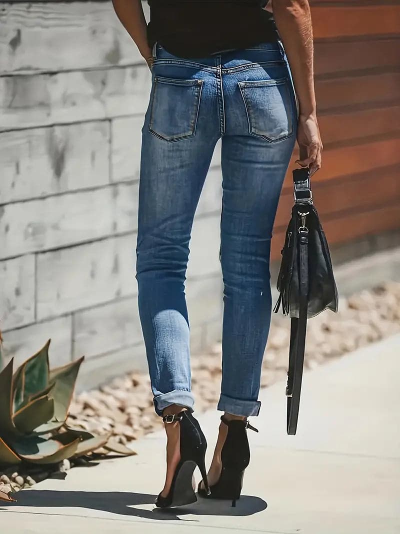 Damjeans med trasiga detaljer 1