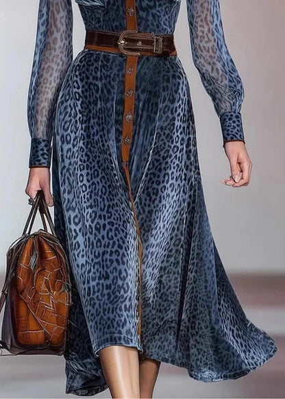 Damklänning med leopardmönster och nedfällbar krage 4