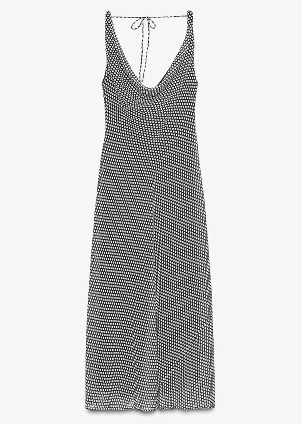 Damklänning med prickigt mönster och lång chiffongmodell 4