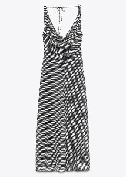 Damklänning med prickigt mönster och lång chiffongmodell 4