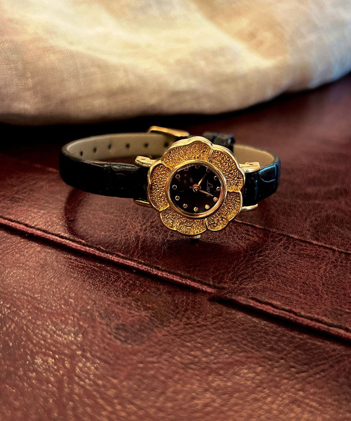 Damklocka med Camellia Quartz-rörelse och läderlegeringsarmband 1