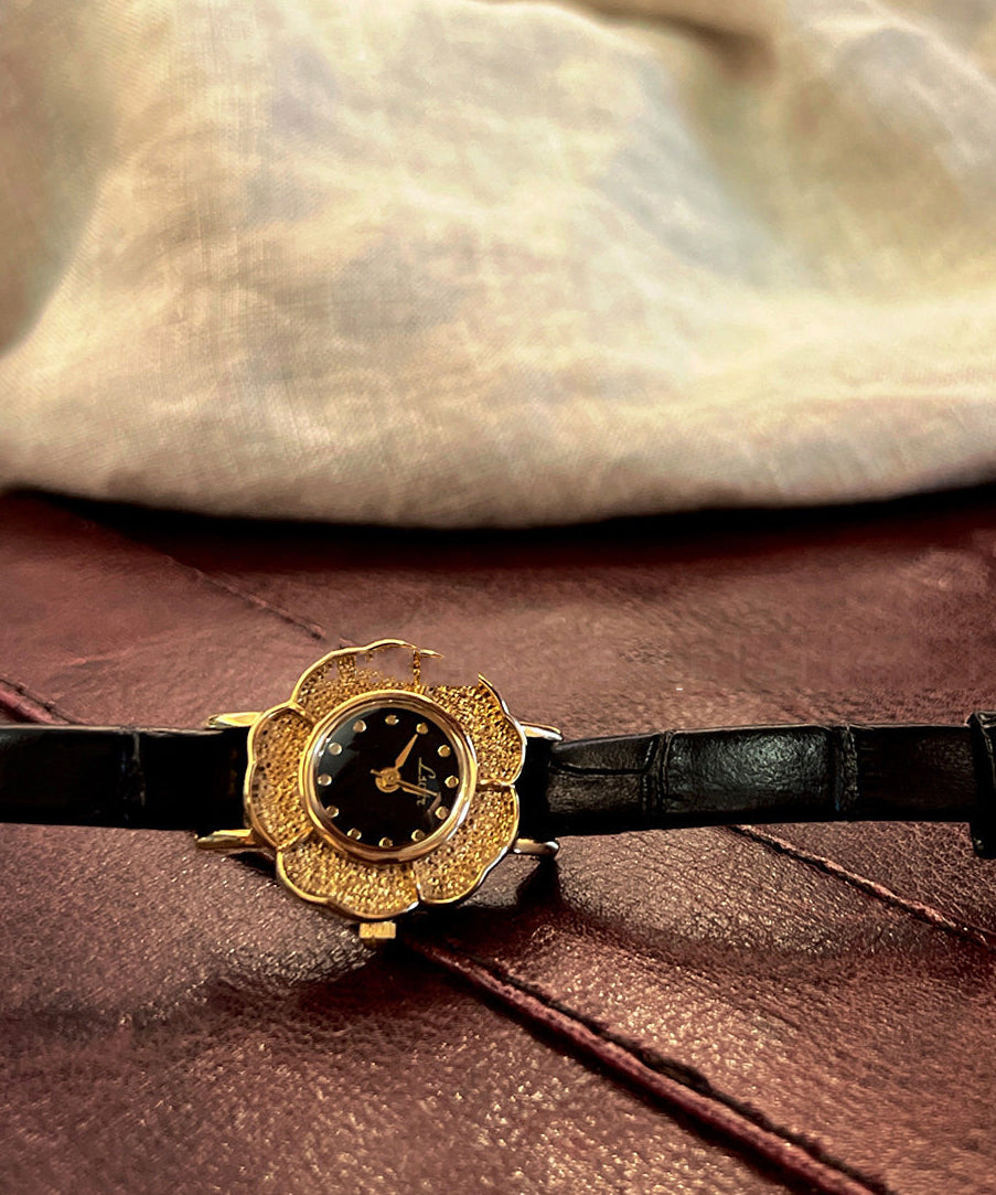 Damklocka med Camellia Quartz-rörelse och läderlegeringsarmband 3