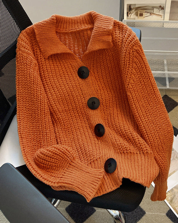 Damkofta med stora knappar och tidlös design 1