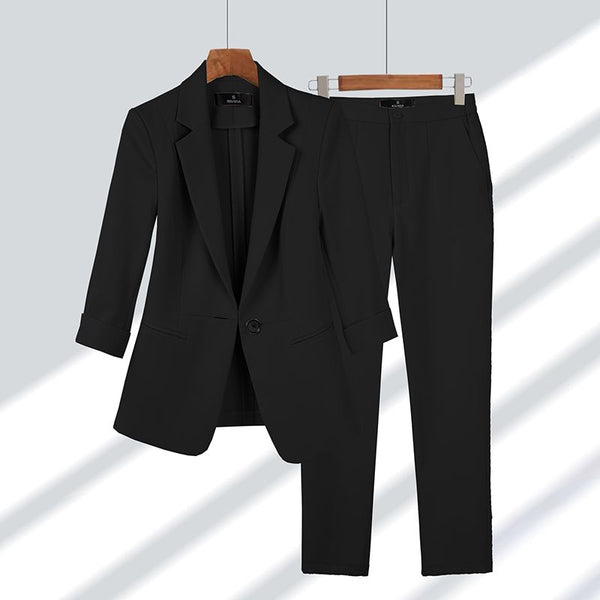 Damkostym med Modern Design 2