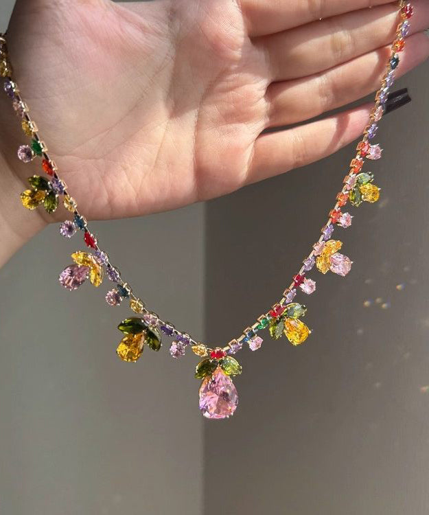 Damset med halsband och örhängen i regnbågsmotiv och kristalldetaljer 4