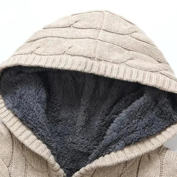 Herrstickad Tröja med Huvdesign 6