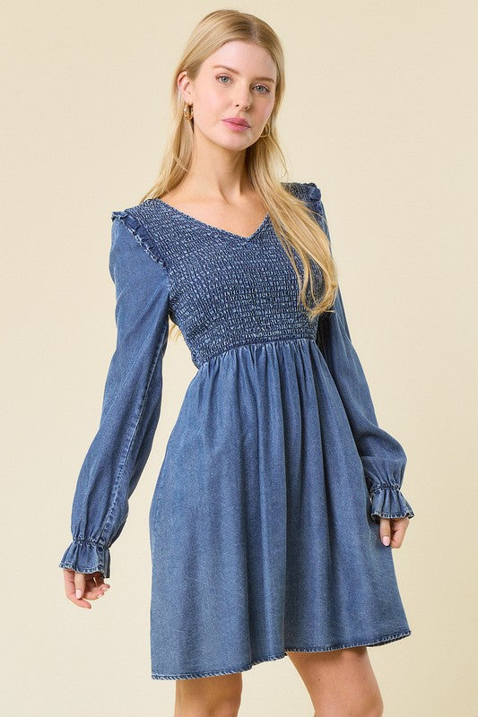 Kvinna Mini Klänning V-Hals Smockad Denim 1