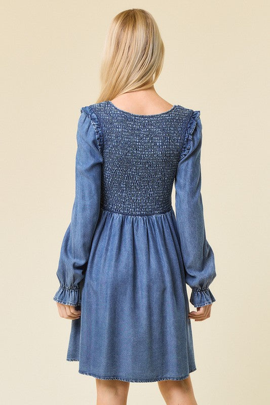 Kvinna Mini Klänning V-Hals Smockad Denim 3