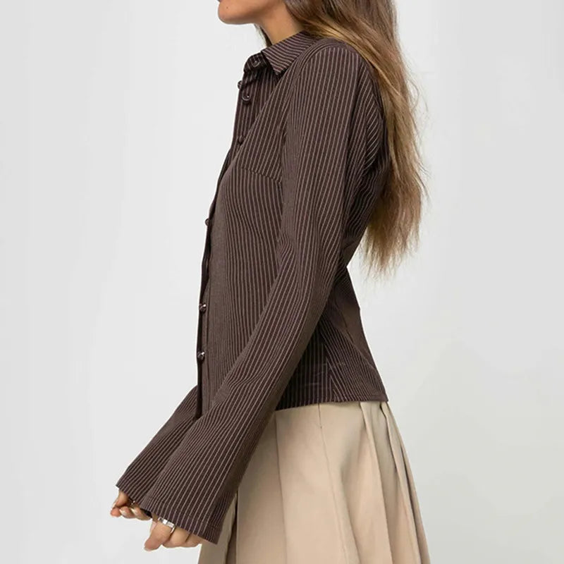 Kvinna Retro Blus Slim Fit med Flared Ärmar 3