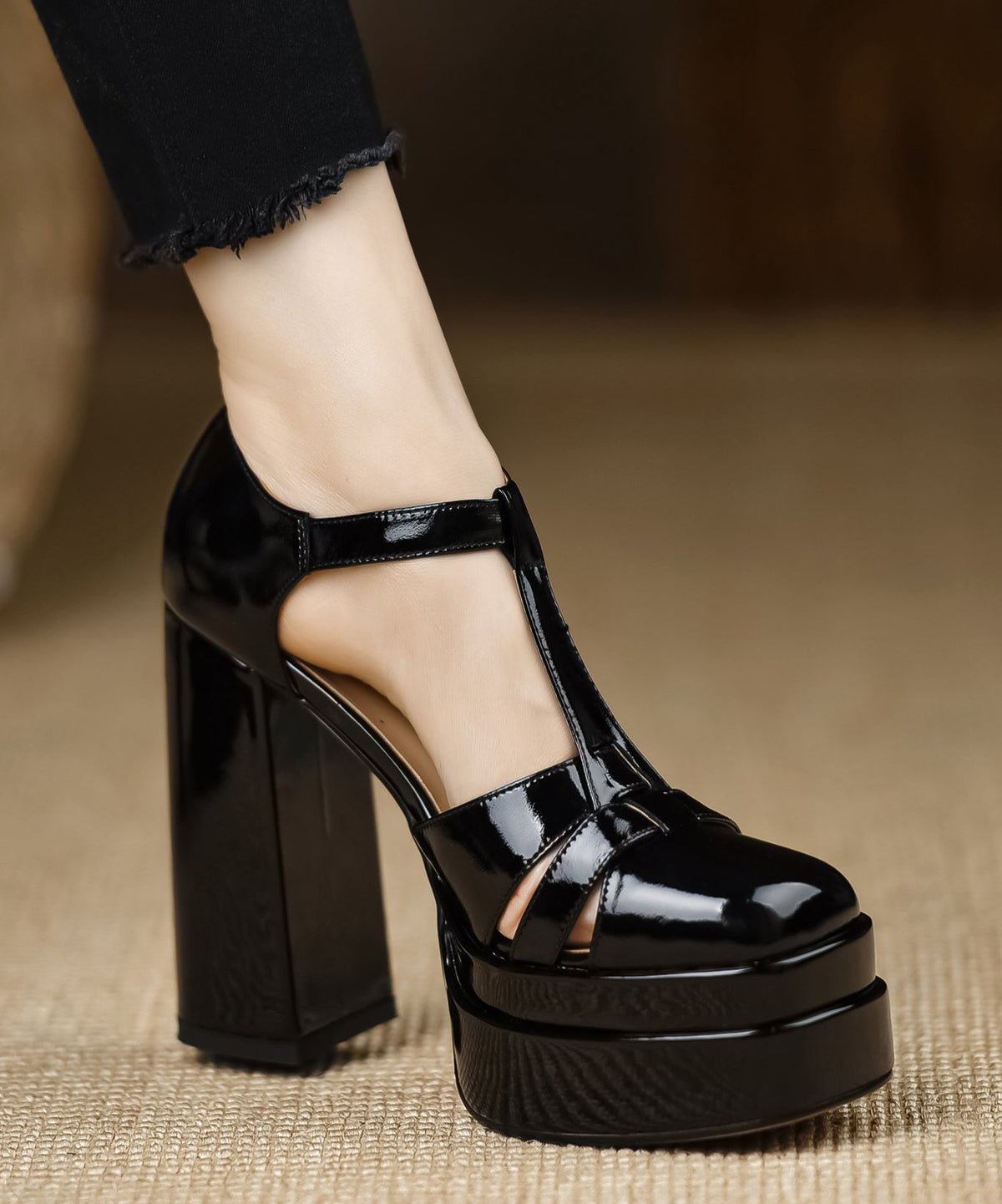 Kvinnors Chunky High Heels med Hålmönster 1