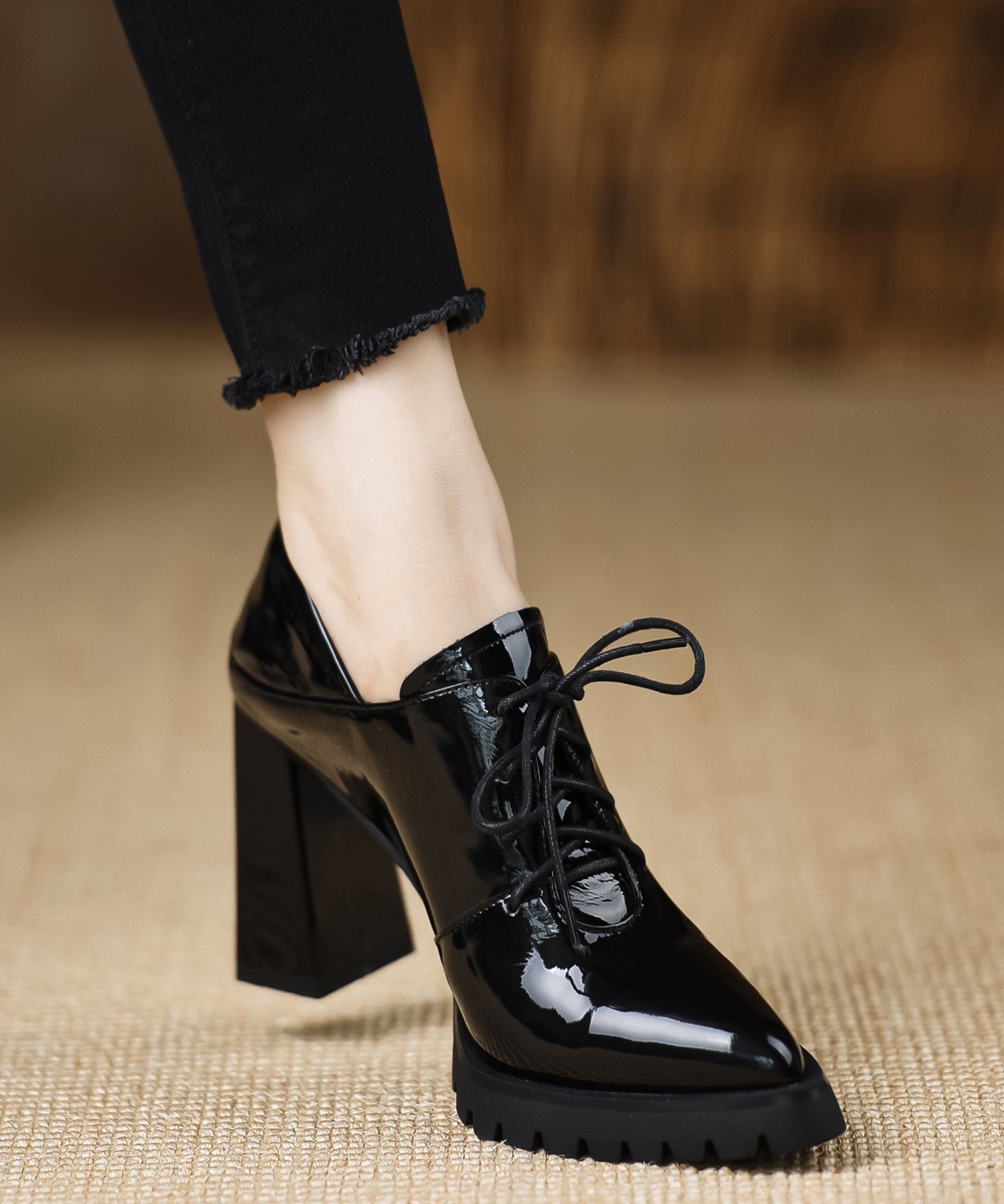 Kvinnors Chunky Klackskor i Läder med Korsade Remmar 1