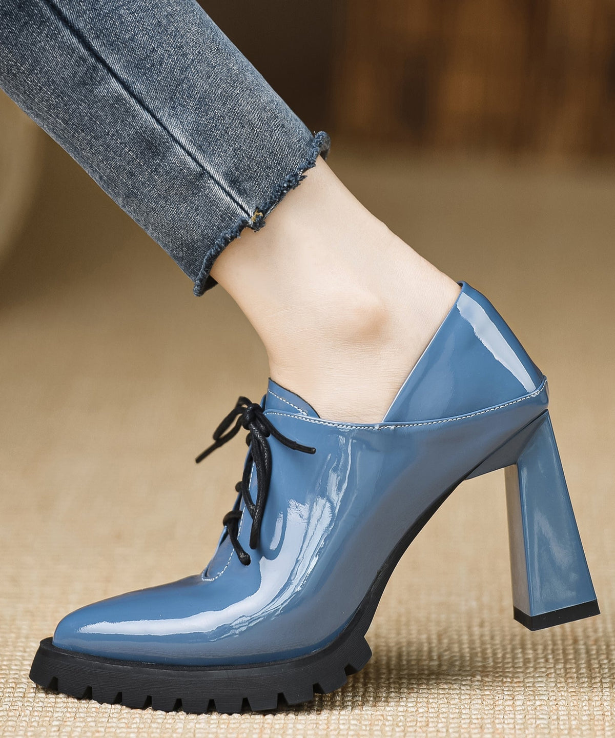 Kvinnors Chunky Klackskor i Läder med Korsade Remmar 3