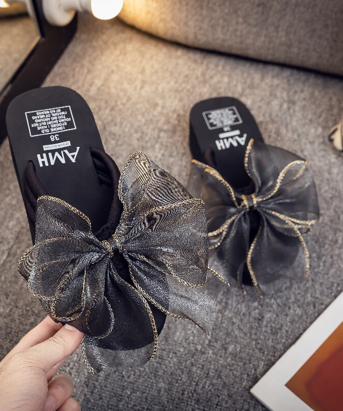 Kvinnors Kilklack Flip Flops med Tyllrosett 3
